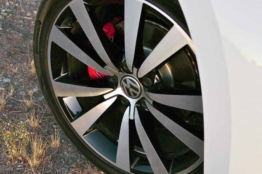  Volkswagen Beetle Turbo 2012 года  (фото 38 из 84)